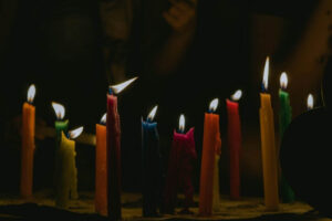 VELAS CON FONDO OSCURO